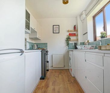 Attractive and comfortable 2-bedroom semi detached property in Milt... - Photo 6