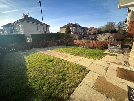 3 bedroom semi-detached house to rent - Photo 3