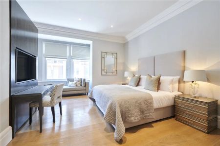 3 bedroom flat in Mayfair - Photo 4