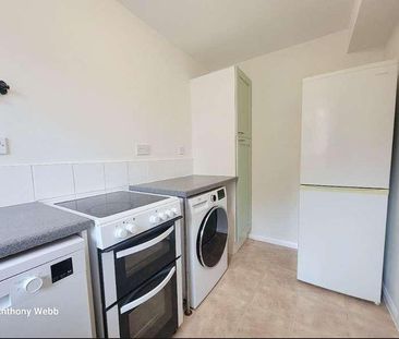 Cherry Blossom Close, Palmers Green, N13 - Photo 5