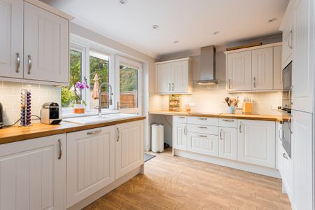 Savernake Walk, Crawley, RH10 - Photo 3