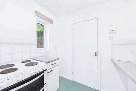 2 bedroom terraced house to rent - Photo 4