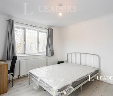 4 bedroom semi-detached house to rent - Photo 3