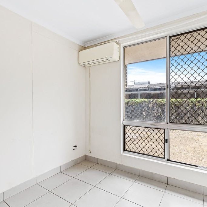 SPACIOUS HOME WITH LARGE FENCED YARD – CONVENIENT LOCATION! - Photo 1