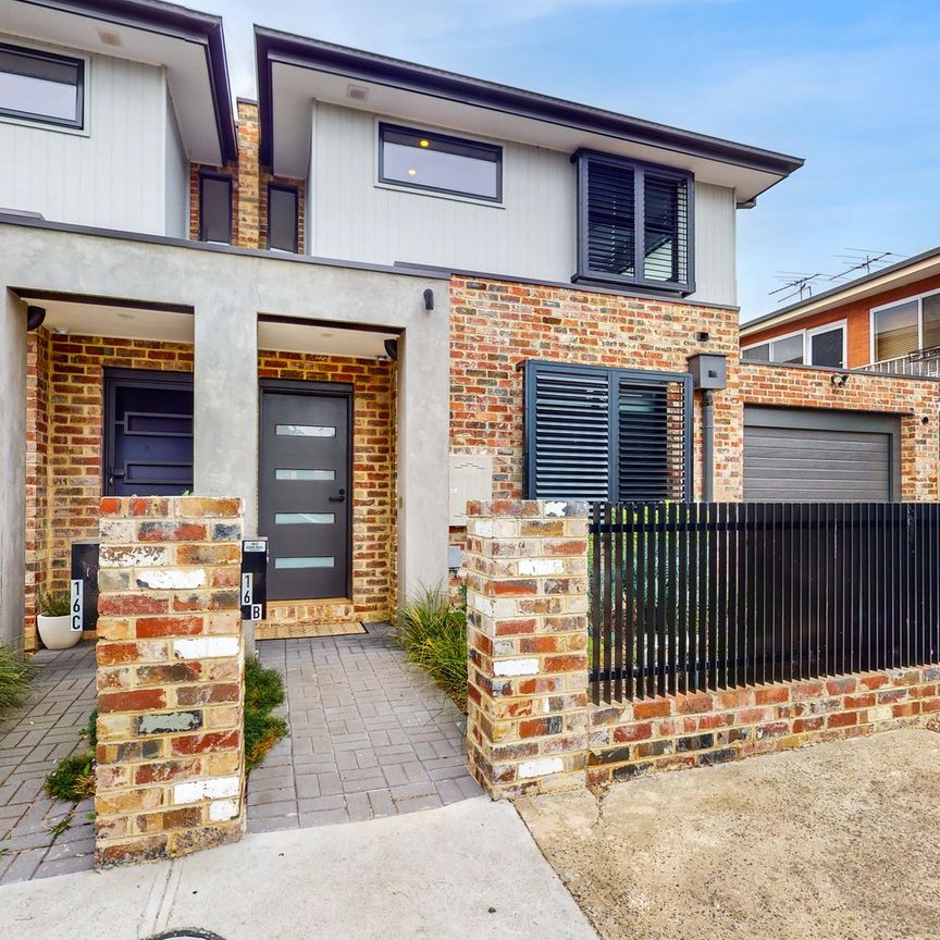 Modern Townhouse! - Photo 1