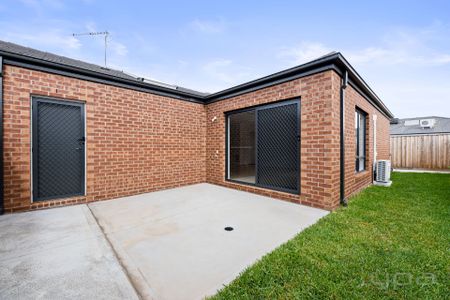 21 Sugarlea Street, Manor Lakes - Photo 5