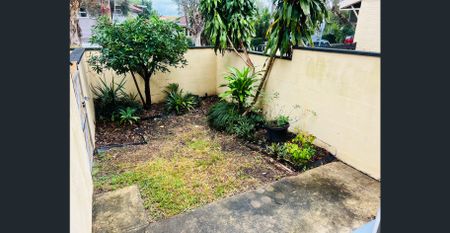 Fresh One-Bedroom Unit with Private Courtyard – Balmoral - Photo 4