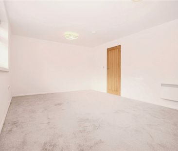 Christchurch Road, Virginia Water, Surrey, GU25 4AG - Photo 2