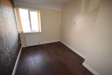 3 bedroom link detached house to rent - Photo 3