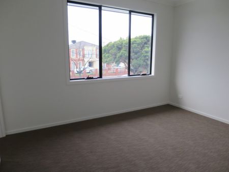 1/36 Oakes Avenue, Clayton VIC 3168 - Townhouse For Rent | Domain - Photo 5