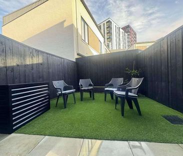 Luxury living with 2 bedrooms 3 bathrooms 2 ... - Photo 6