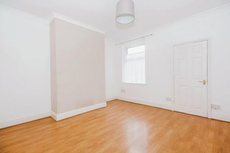2 bedroom end of terrace house to rent - Photo 4