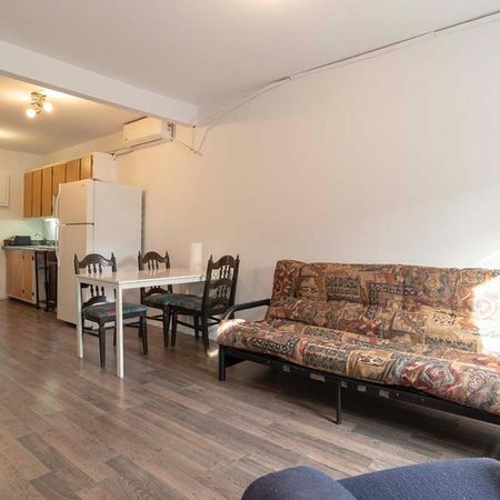 4 1/2 au deuxième étage près du métro Frontenac à louer - Photo 3