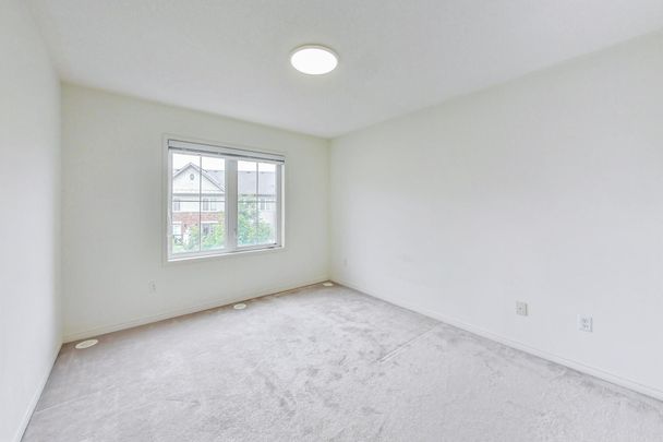 For Lease - 19 Hays Boulevard Unit# 4, Oakville, Ontario - Photo 1