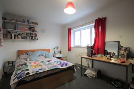 4 bedroom terraced house to rent - Photo 3