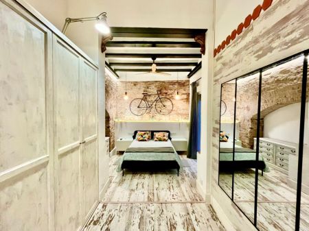 Unique and Bright 1-Bedroom Apartment in El Born with Private Terrace - Photo 2