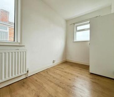 3 bedroom Terraced House To Let - Photo 4