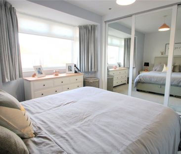 Willoughby Close, - Photo 4