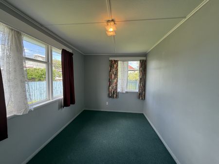 11 McBain Grove, Avalon - Photo 3