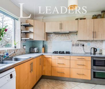 3 bedroom semi-detached house to rent - Photo 6