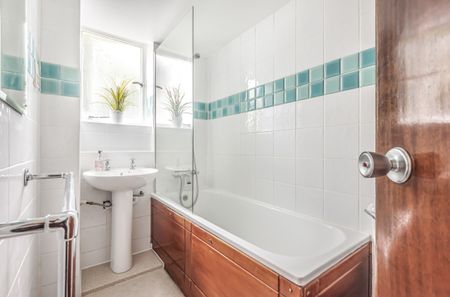 Dryden Court, Kennington, London, SE11 - Photo 2