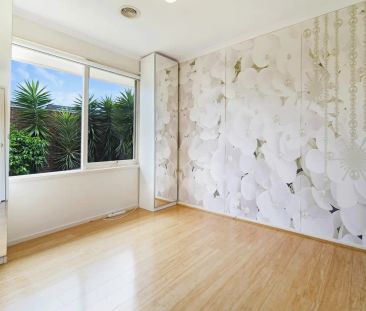 Renovated 3-Bedroom Villa Unit with Private Courtyard - Photo 5