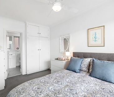 Light-Filled Living in the Heart of Balaclava - Photo 4