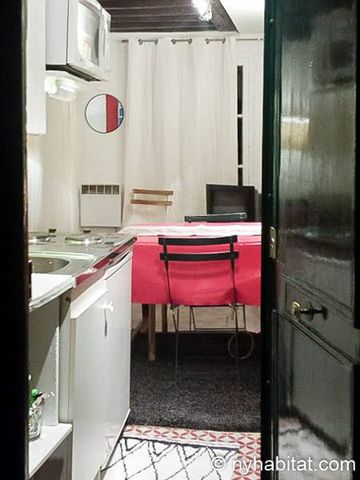 Logement à Paris, Location meublée - Photo 2