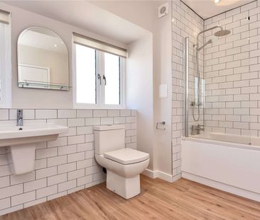 A stylish and contemporary home in historic Otford village. - Photo 5