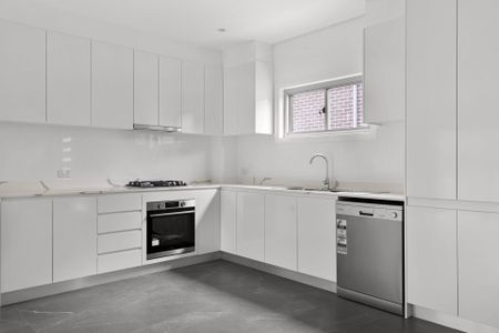 New New Townhouse - Photo 3