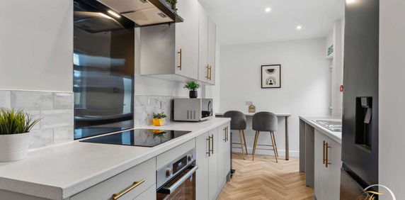 Derbyshire Lane Room 2 - Photo 2