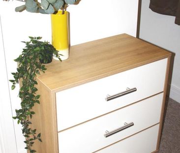 1 bedroom in a house share to rent - Photo 2