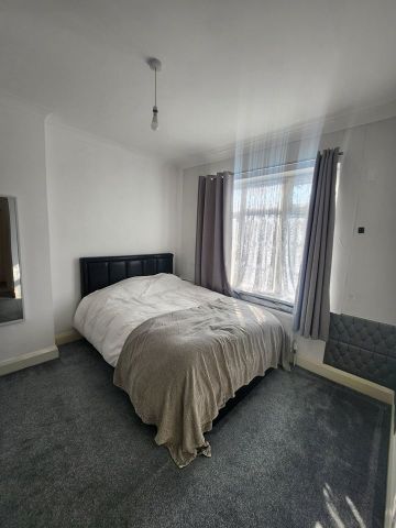 Room in a Shared House, Manor Lane, SE12 - Photo 4