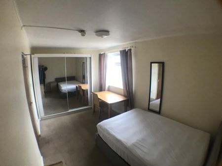 4 bedroom terraced house to rent - Photo 5