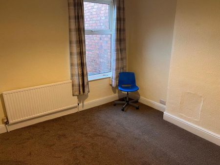 3 bedroom end of terrace house to rent - Photo 3