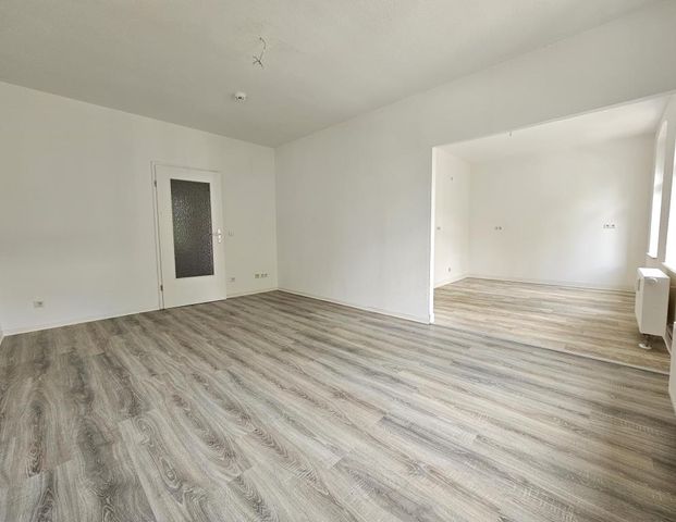 Tolle 3-Zimmer Wohnung komplett renoviert mit außergewöhnlichem Badezimmer und Balkon - Photo 1