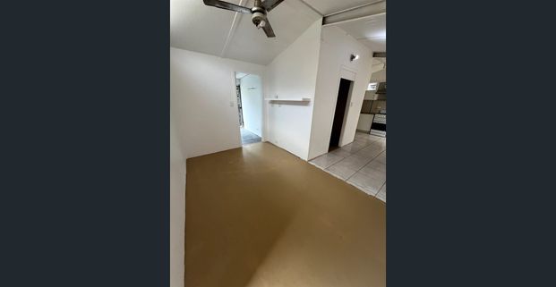 Kings Rd granny flat close to shops and ferry - Photo 1