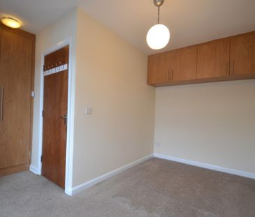 3 bedroom Property to rent - Photo 2