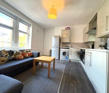3 bedroom apartment to rent - Photo 2