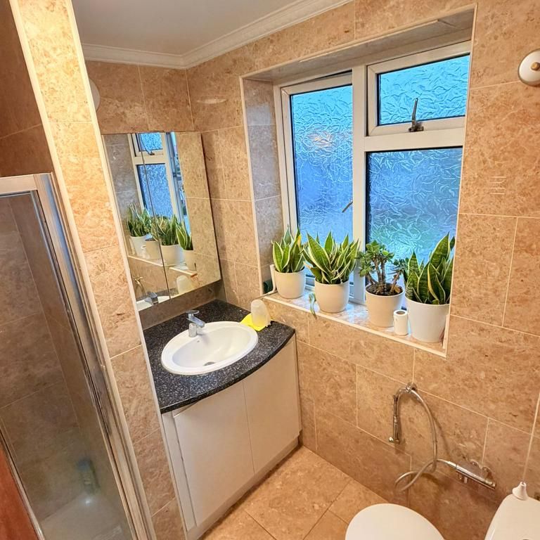 House share to rent - Photo 1