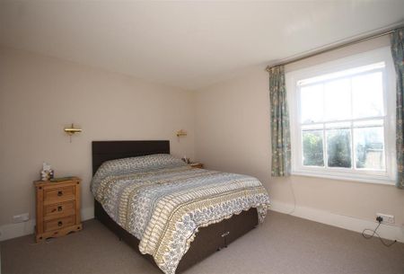 2 bedroom semi-detached house to rent - Photo 4