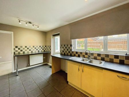 4 bedroom detached house to rent - Photo 3