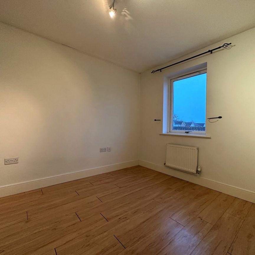 4 bedroom House in Halifax Road, Bracknell - Photo 1