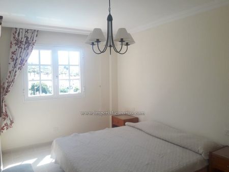 Se alquila en Puerto de La Cruz, en San Antonio, piso de dos dormitorios, balcón con vistas y garaje. - Photo 3