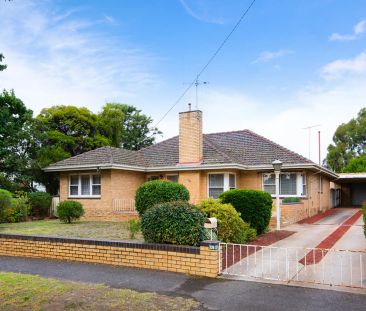 Spacious Home in Prime Bendigo Location - Photo 3