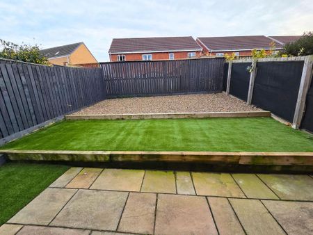 2 bedroom semi-detached house to rent - Photo 4