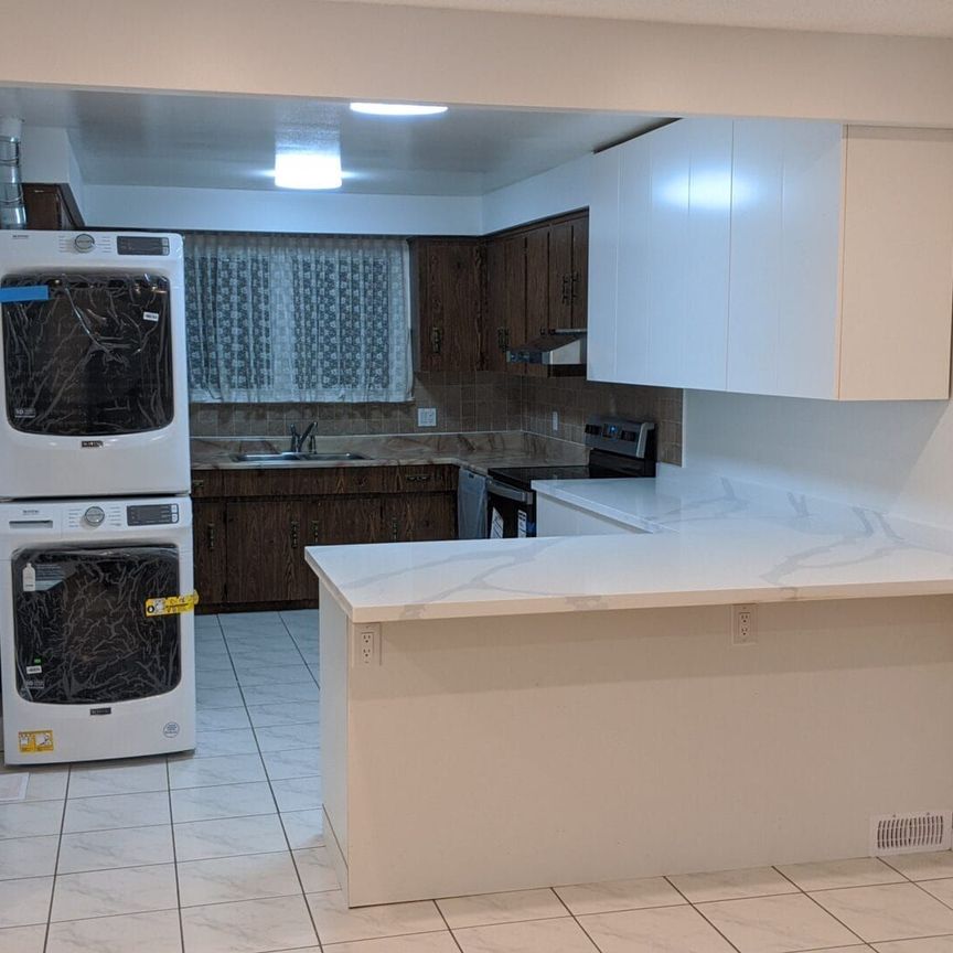 For Lease - 354 Park Road Unit# Main Fl, Oshawa, Ontario - Photo 1