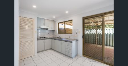 Three Bedroom Low Maintenance Villa - Photo 2