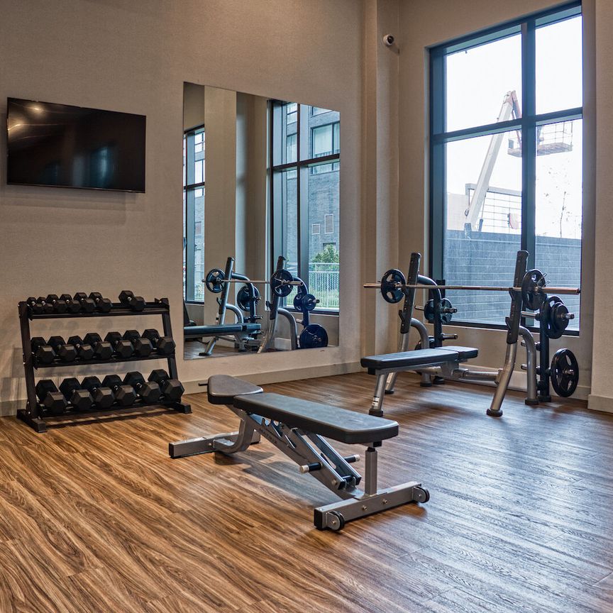 815 Avenue Plymouth, Montréal, QC - Photo 1