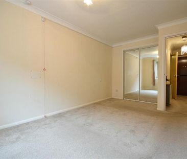 1 bedroom retirement property to rent - Photo 6